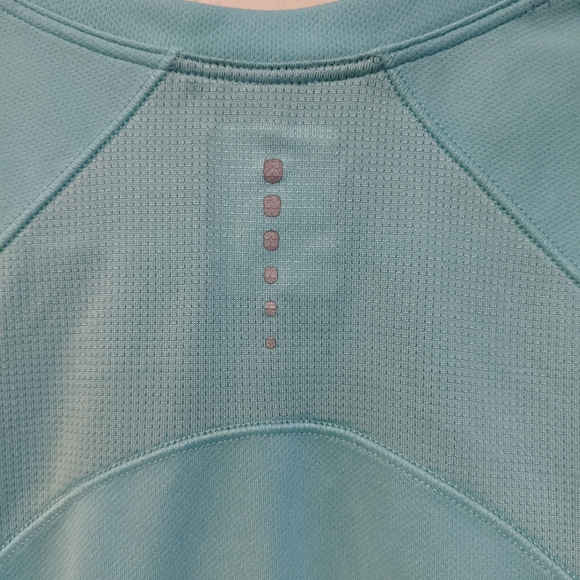 *10/$25* Women's The North Face Tee - Size Small - Picture 5 of 5